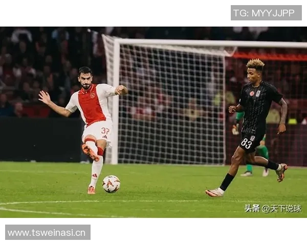 曼联主场击败阿贾克斯，成功晋级欧联杯决赛对阵比利亚雷亚尔